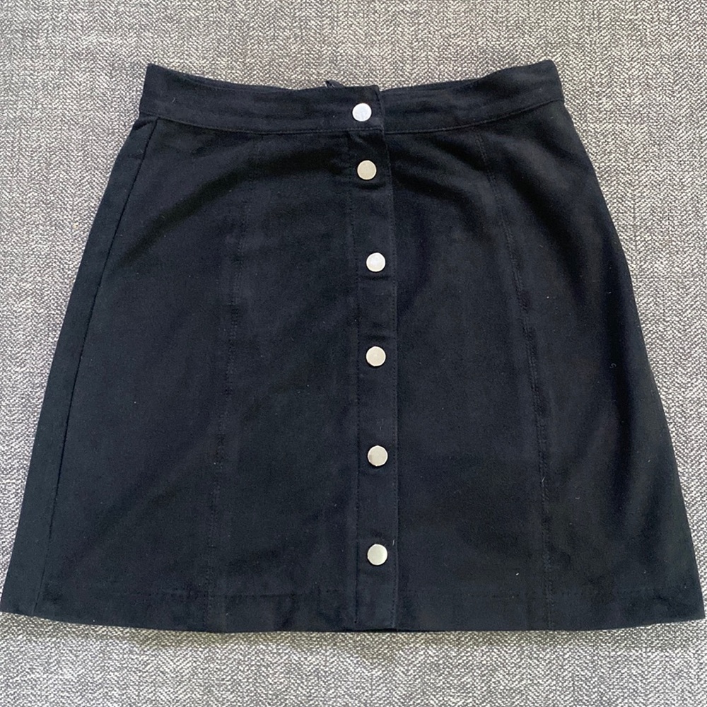 Women’s H&M black faux suede mini skirt